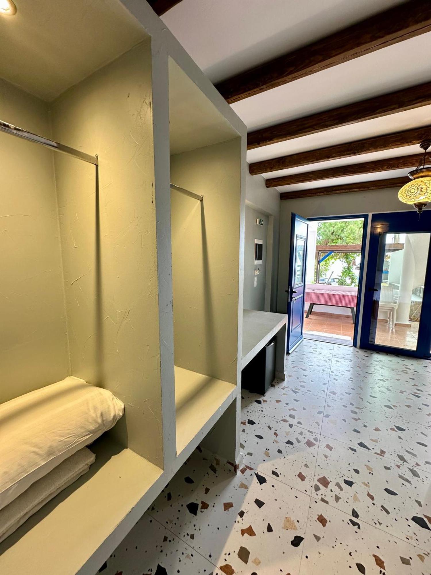 George Suites Stegna Arhángelosz Kültér fotó